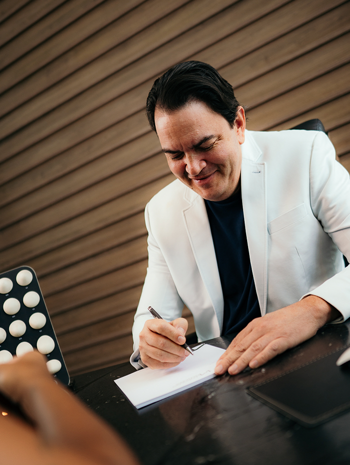 Dr. Leopoldo Menezes